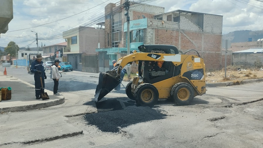 Mantenimiento vial mejora la movilidad en el barrio 24 de Mayo