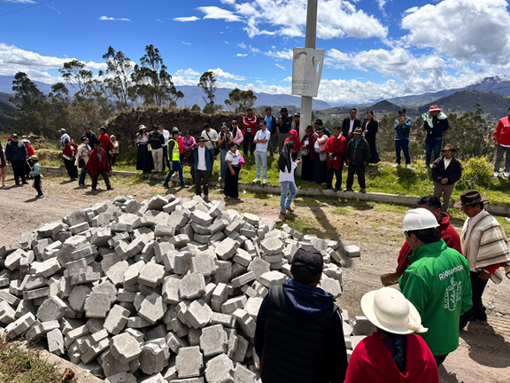Más de 40 mil adoquines impulsarán el mejoramiento vial de la parroquia Flor