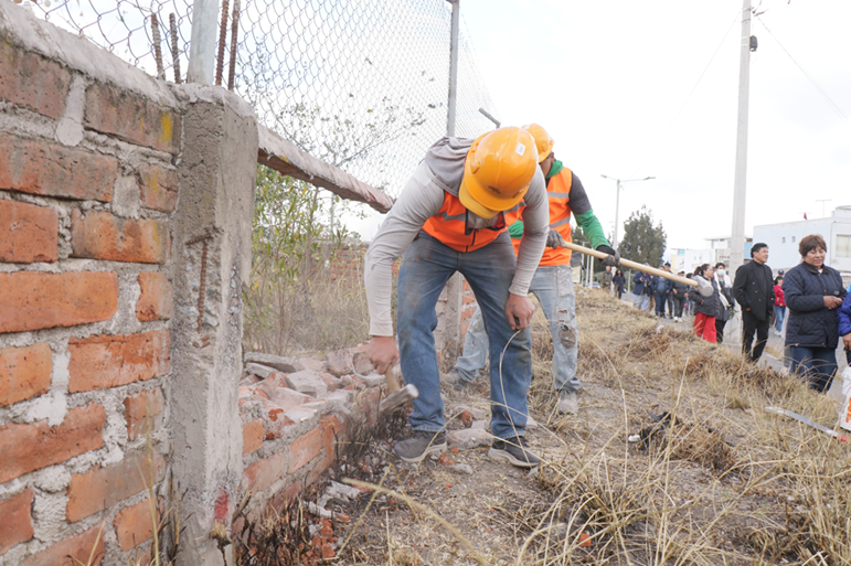 Municipio de Riobamba realizó derrocamiento Preventivo en la Franja de Protección